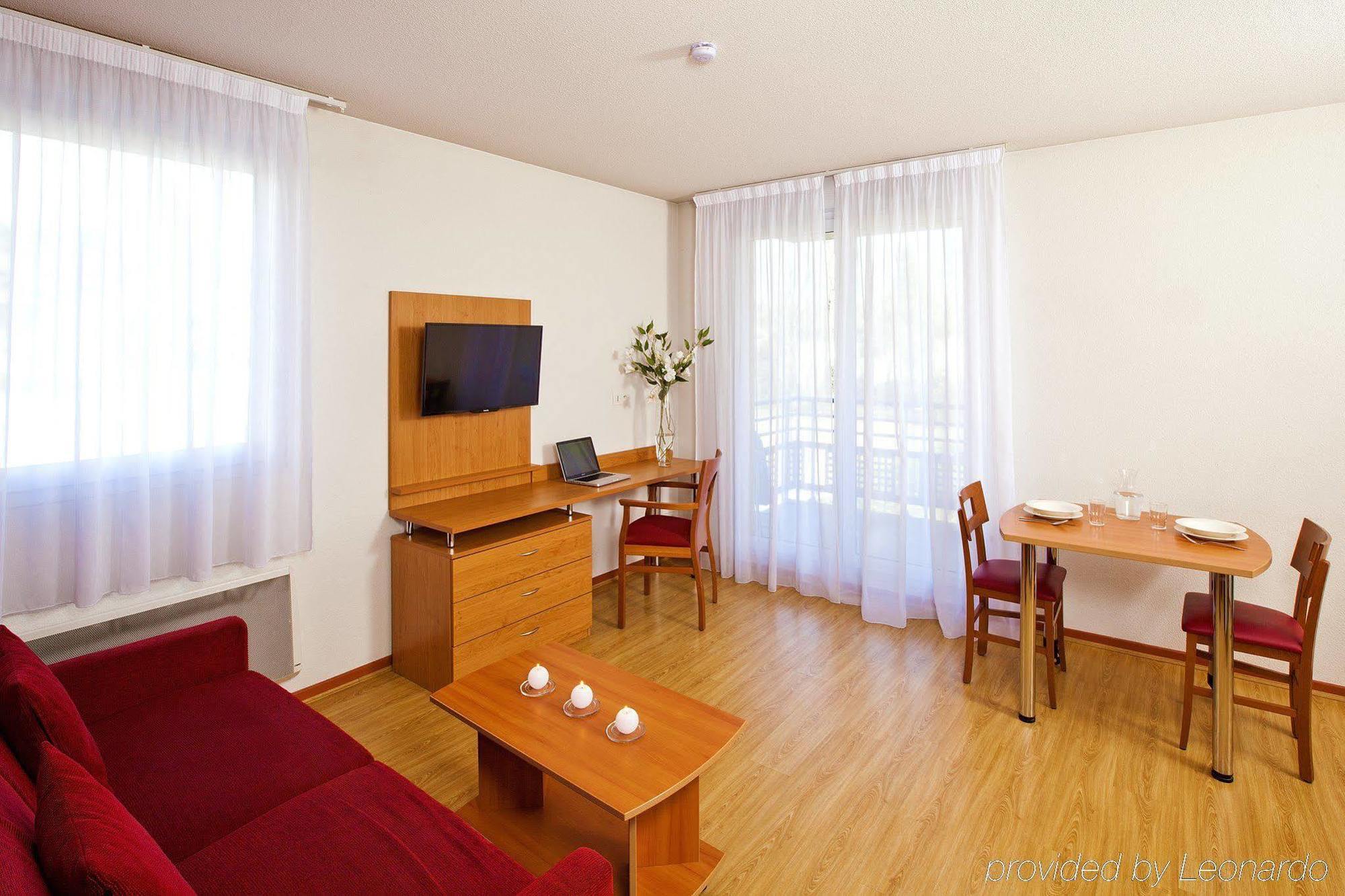 Séjours&Affaires Genève Saint Genis Extérieur photo