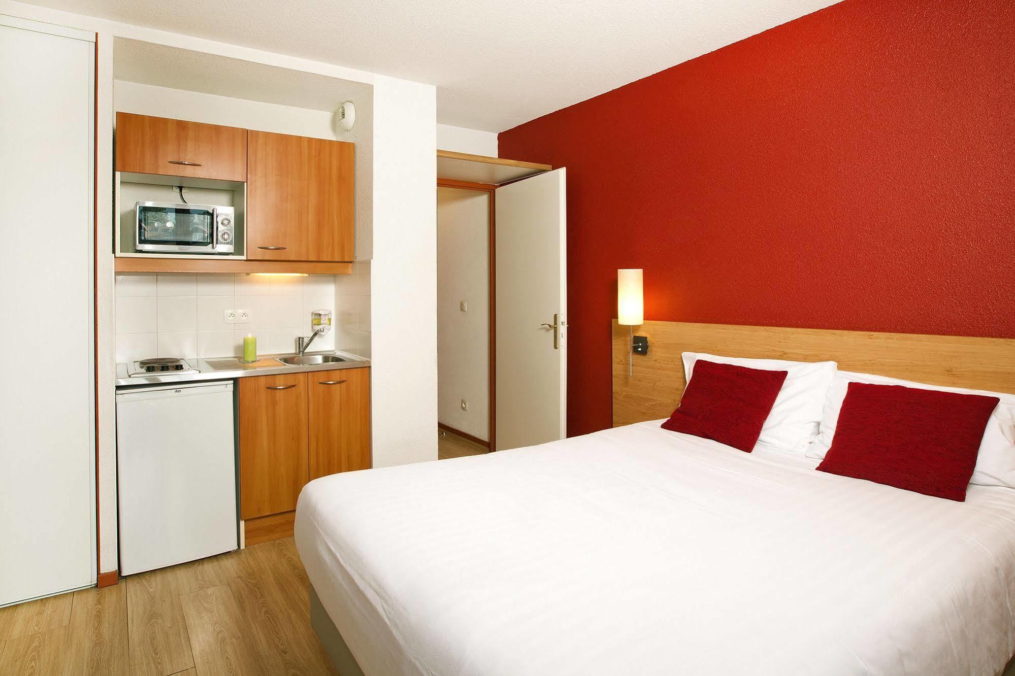Séjours&Affaires Genève Saint Genis Extérieur photo
